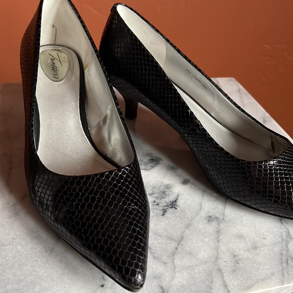 Trotters Paulina Black Snake Leather Kitten Heel Pumps